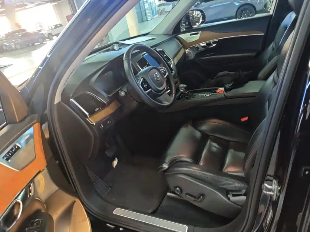 Volvo XC90 — миниатюра 15