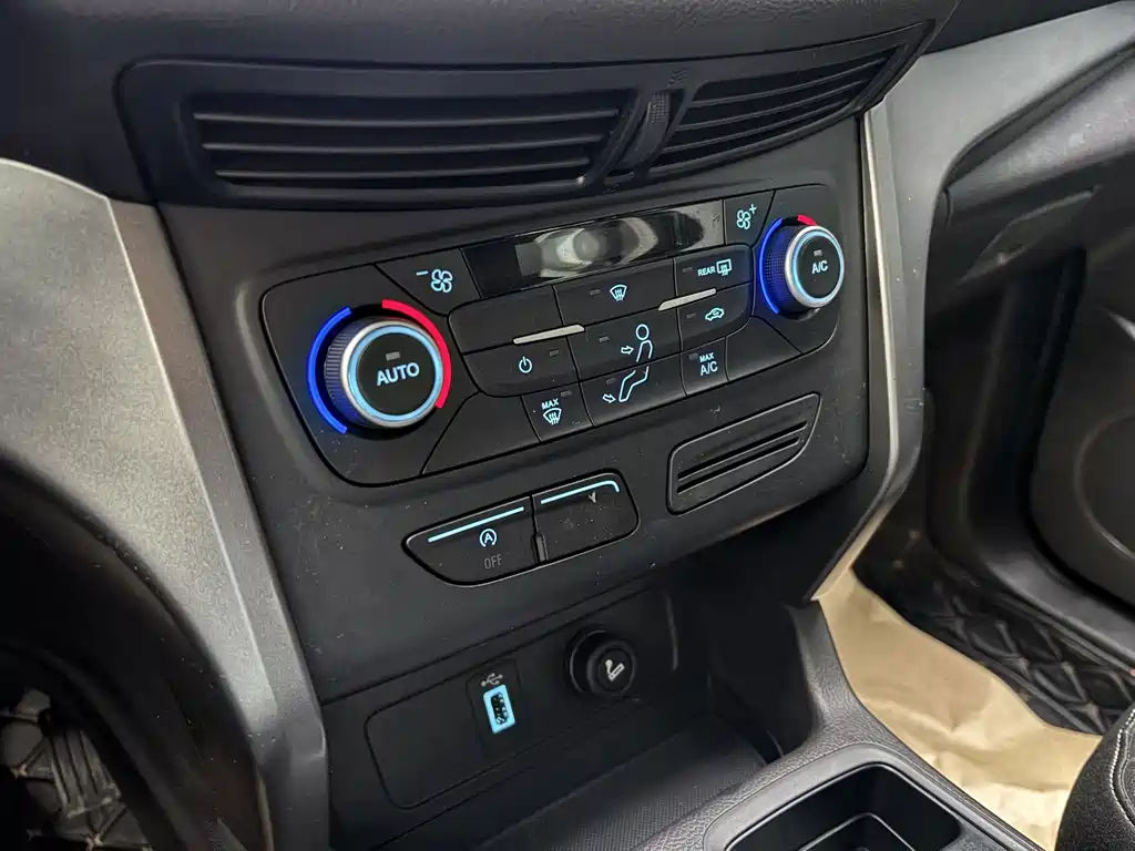 Ford Kuga — миниатюра 14