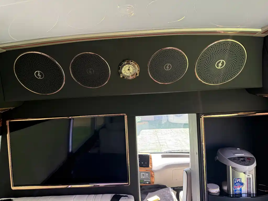 Toyota Coaster — миниатюра 14