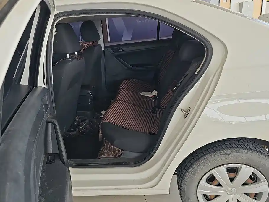 Volkswagen Jetta — миниатюра 11