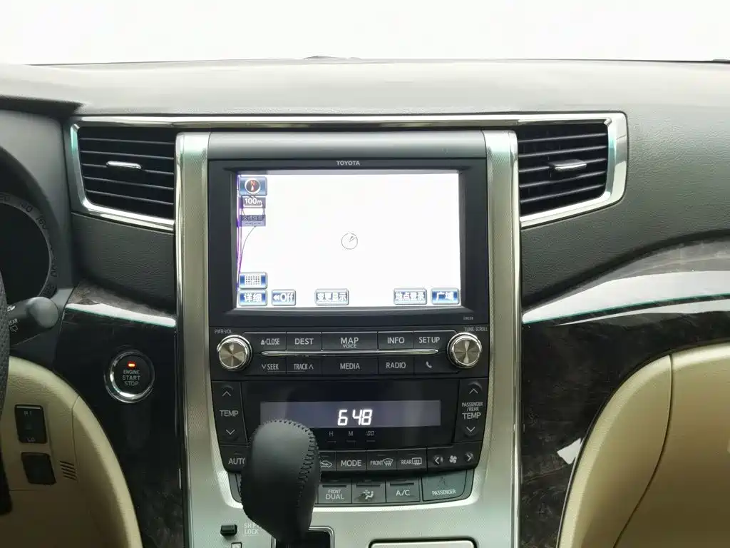 Toyota Alphard — миниатюра 12