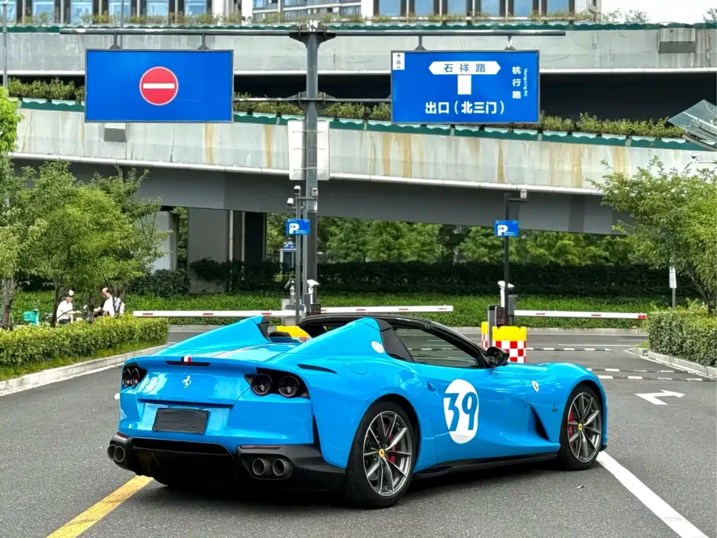 Ferrari 812 — миниатюра 7