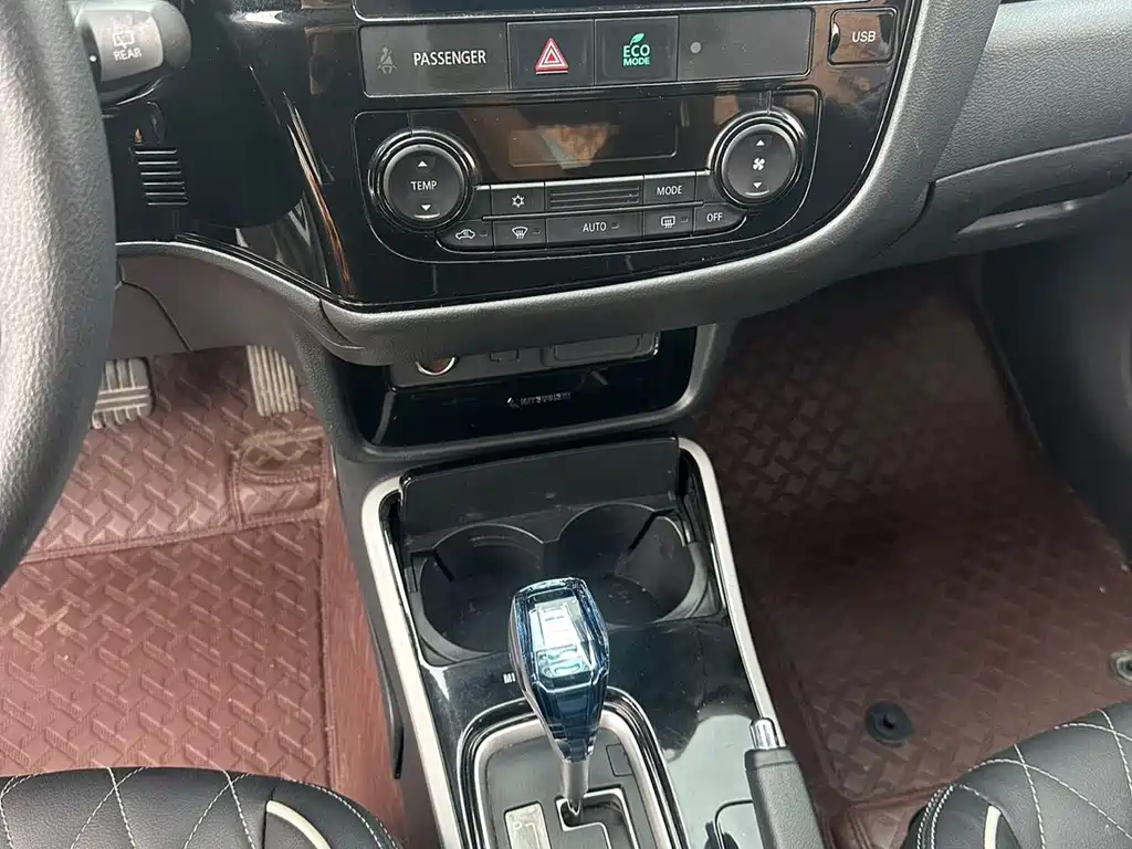 Mitsubishi Outlander — миниатюра 14