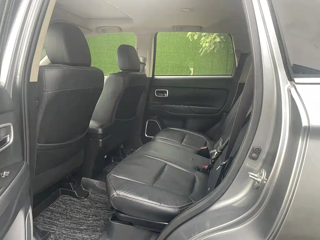Mitsubishi Outlander 2018 2.0L 5 мест