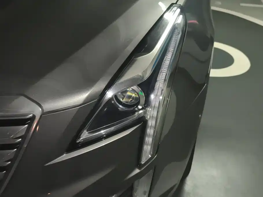 Cadillac XT5 — миниатюра 5
