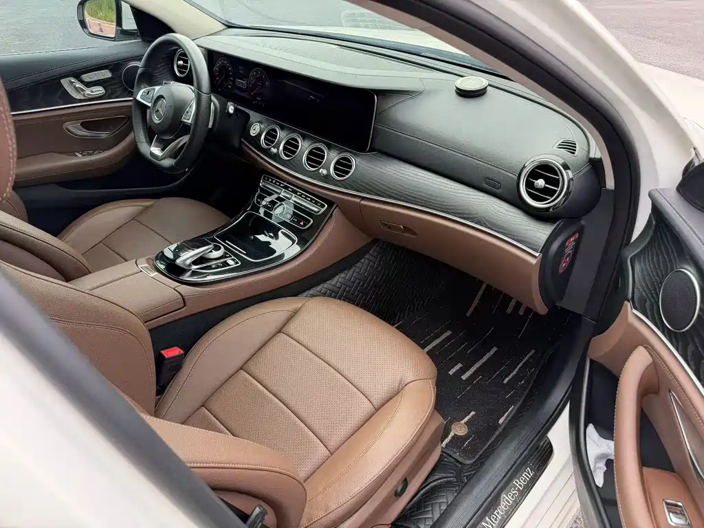 Mercedes-Benz E-Class — миниатюра 6