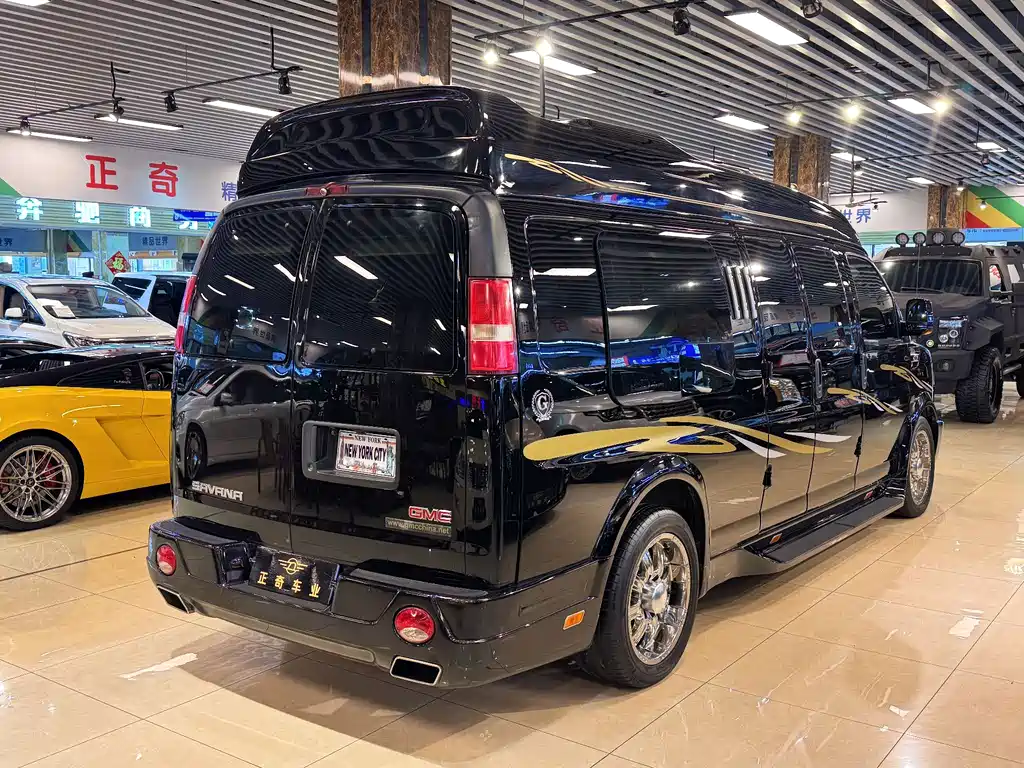 GMC Savana — миниатюра 6
