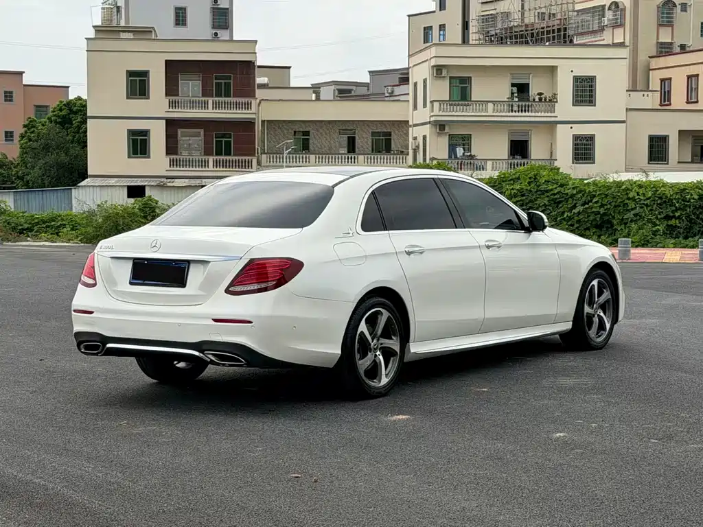 Mercedes-Benz E-Class — миниатюра 9
