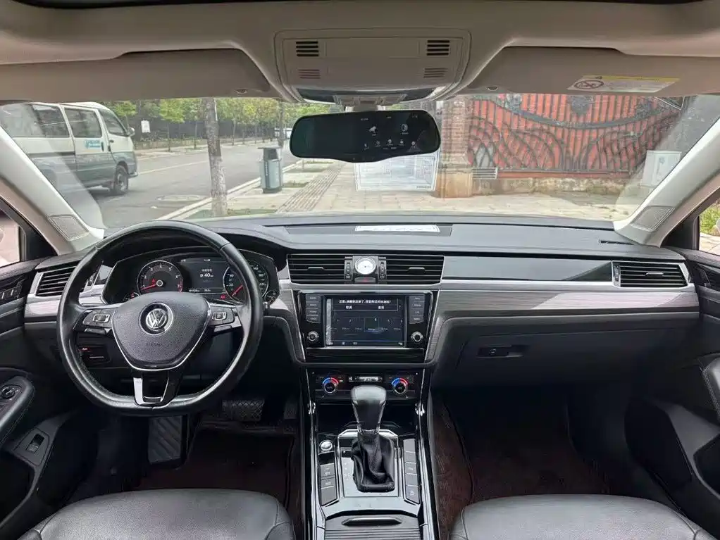 Volkswagen Phideon — миниатюра 6