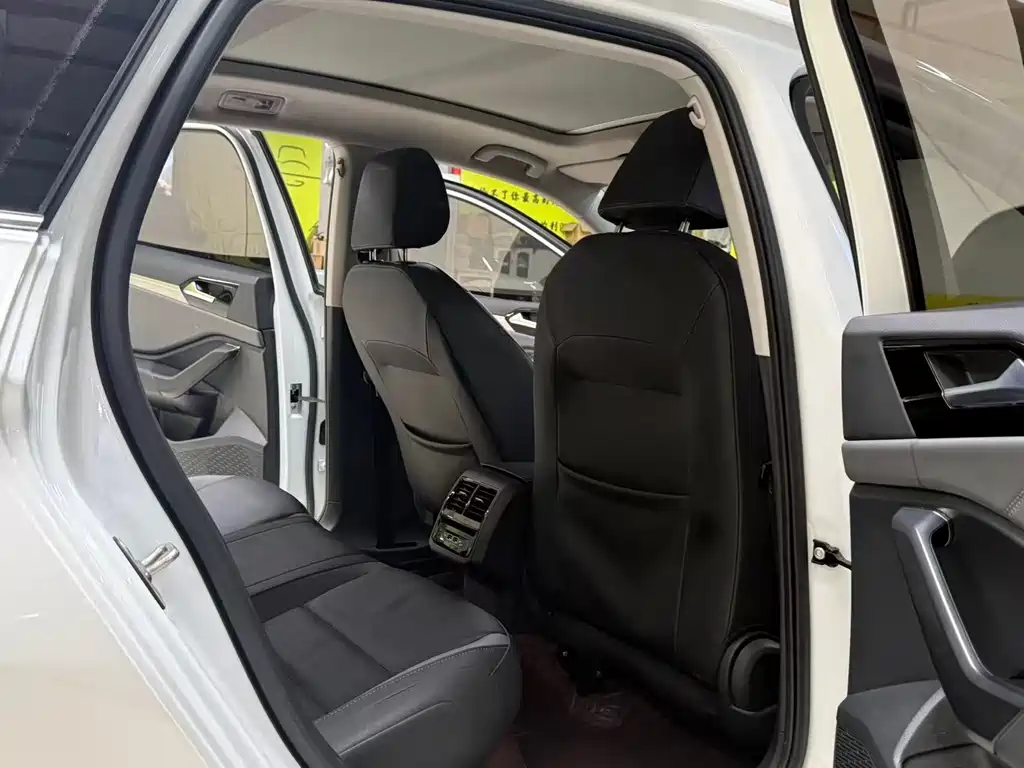 Volkswagen Sagitar — миниатюра 6
