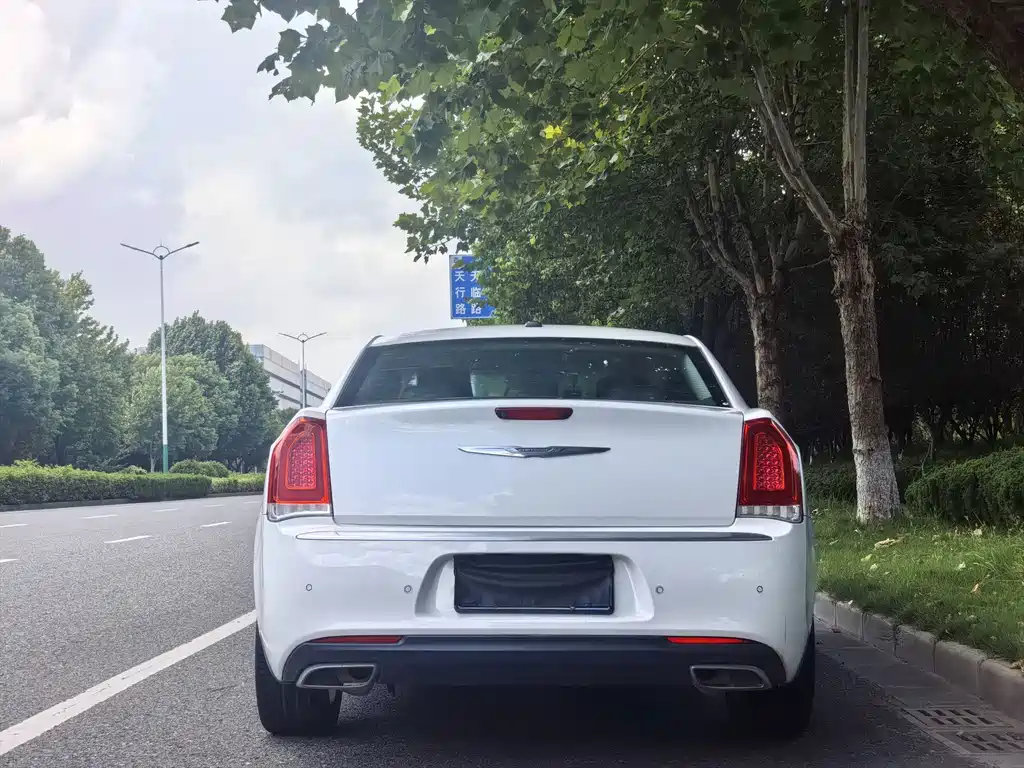 Chrysler 300C — миниатюра 5