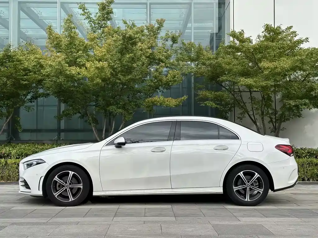 Mercedes-Benz A-Class — миниатюра 8