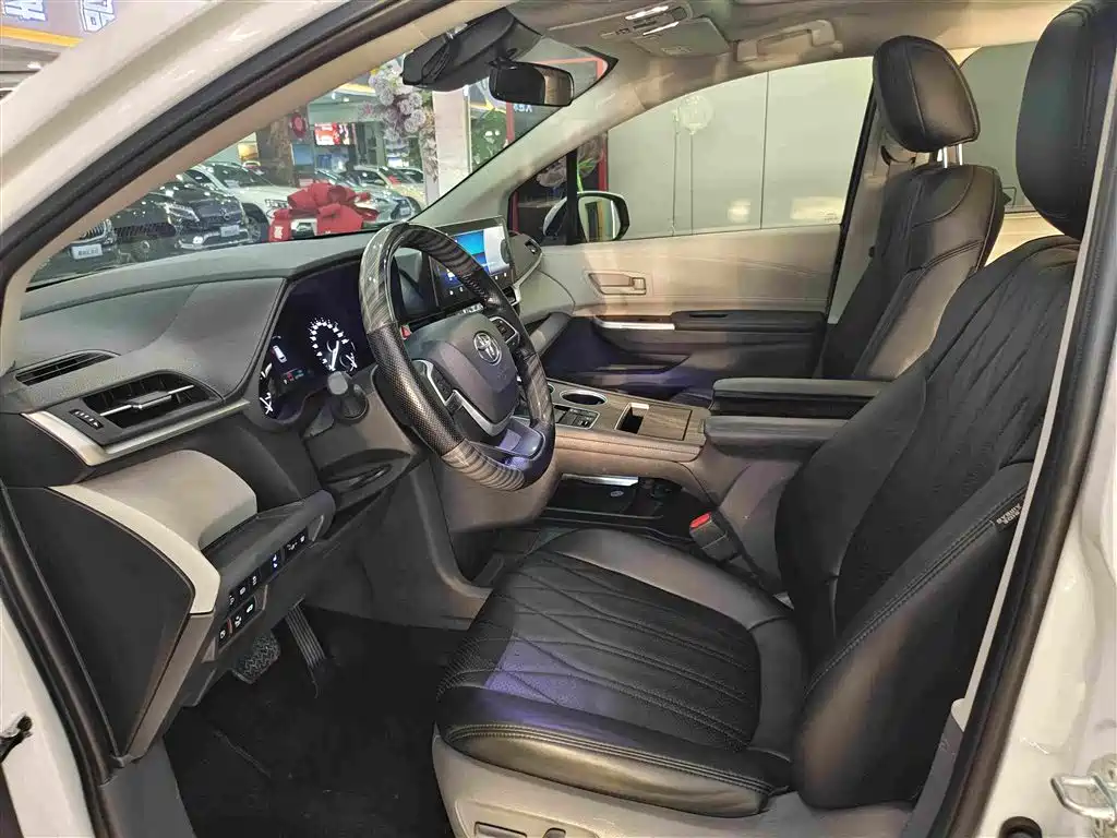 Toyota Sienna — миниатюра 4