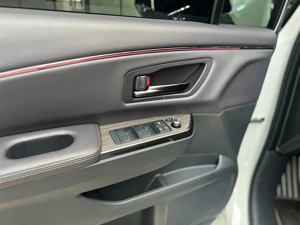 Toyota Sienna — миниатюра 6