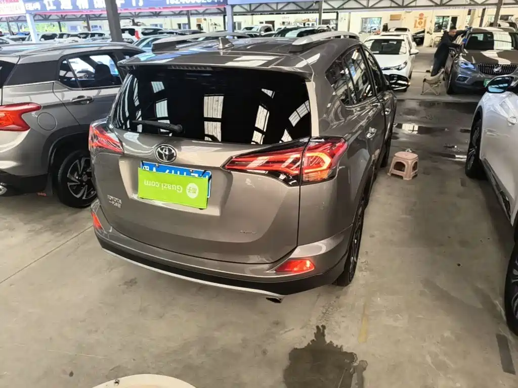 Toyota RAV4 — миниатюра 7