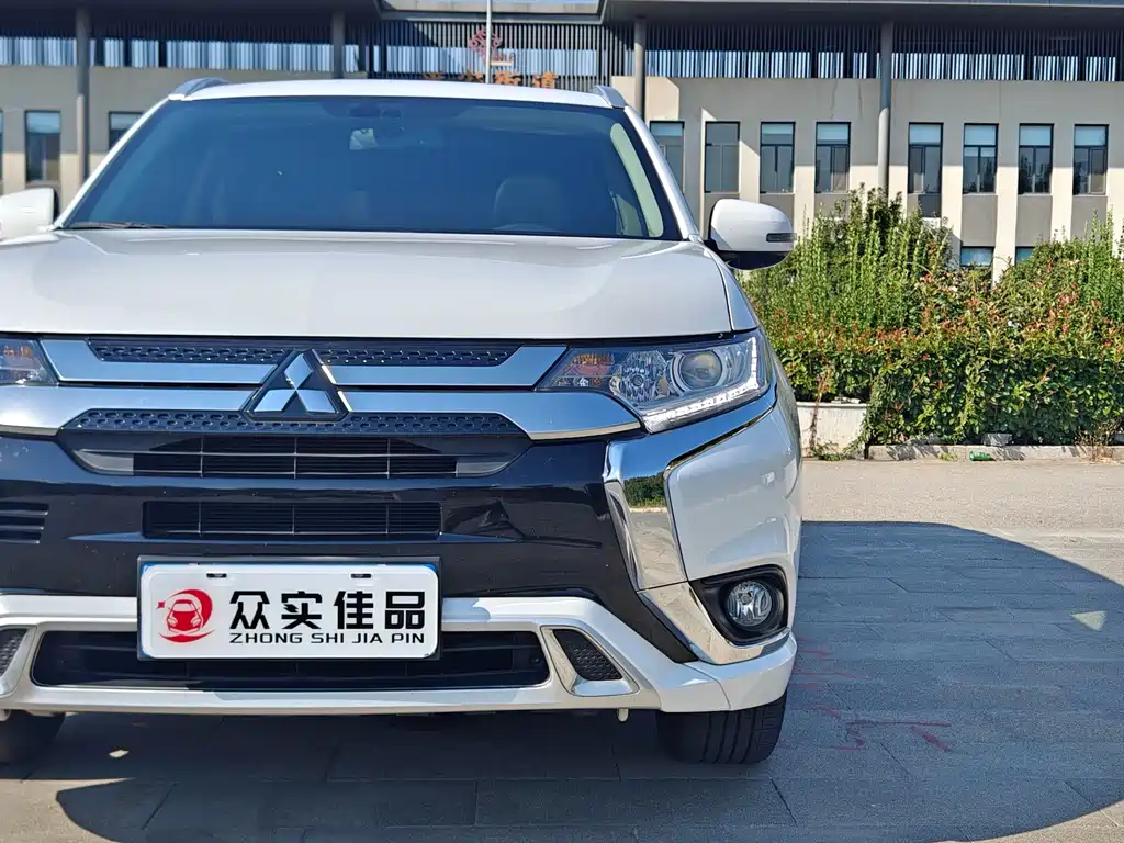 Mitsubishi Outlander — миниатюра 24