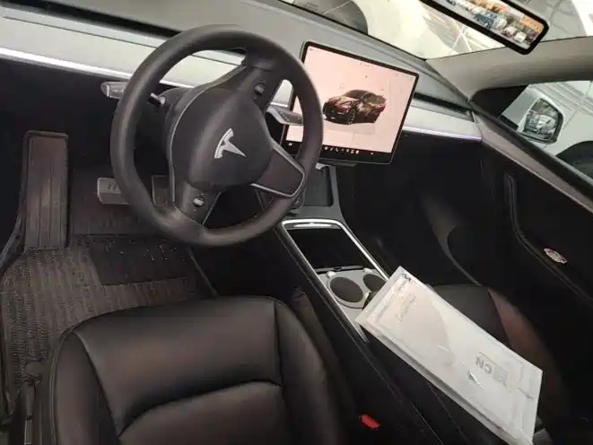 Tesla Model Y — миниатюра 4