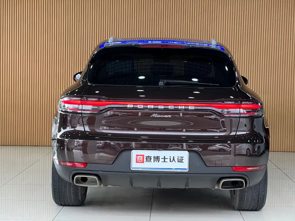 PORSCHE MACAN