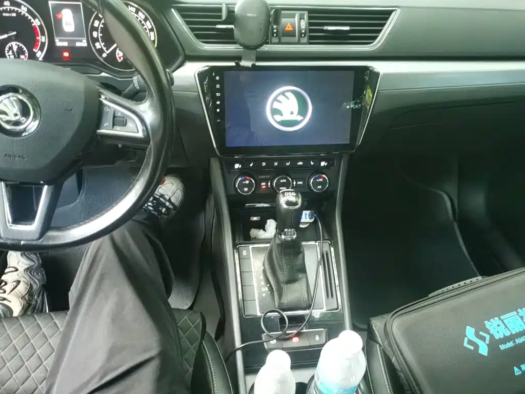 Skoda Superb — миниатюра 6