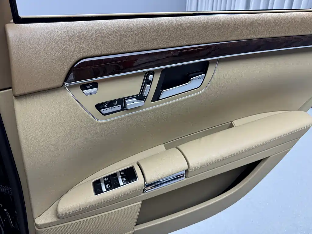 Mercedes-Benz S-Class — миниатюра 13