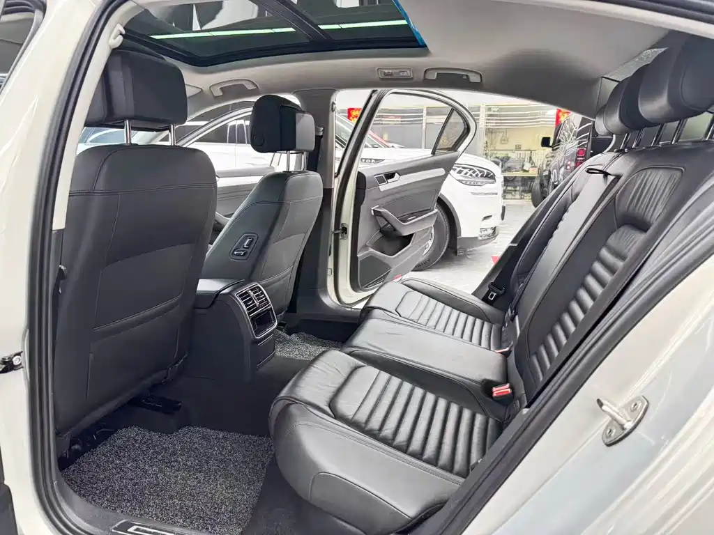 Volkswagen Magotan 2017 330TSI DSG Lead