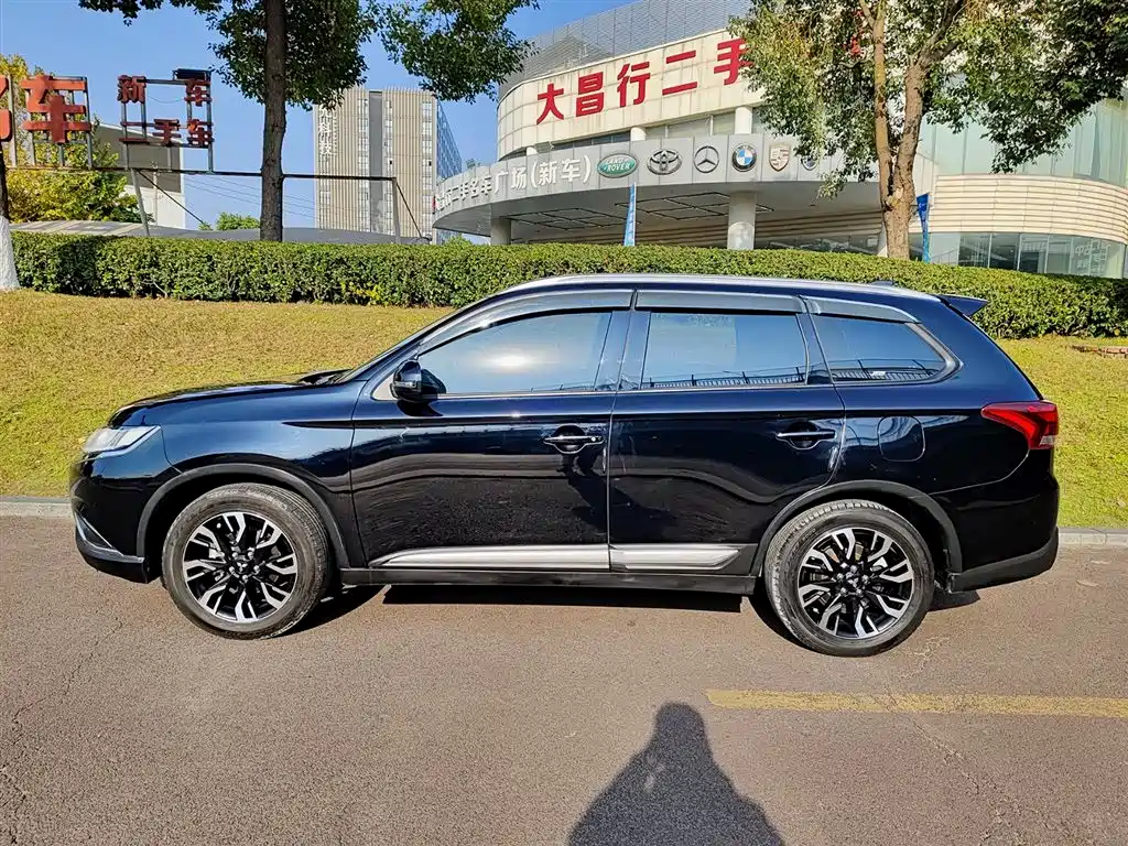 MITSUBISHI OUTLANDER