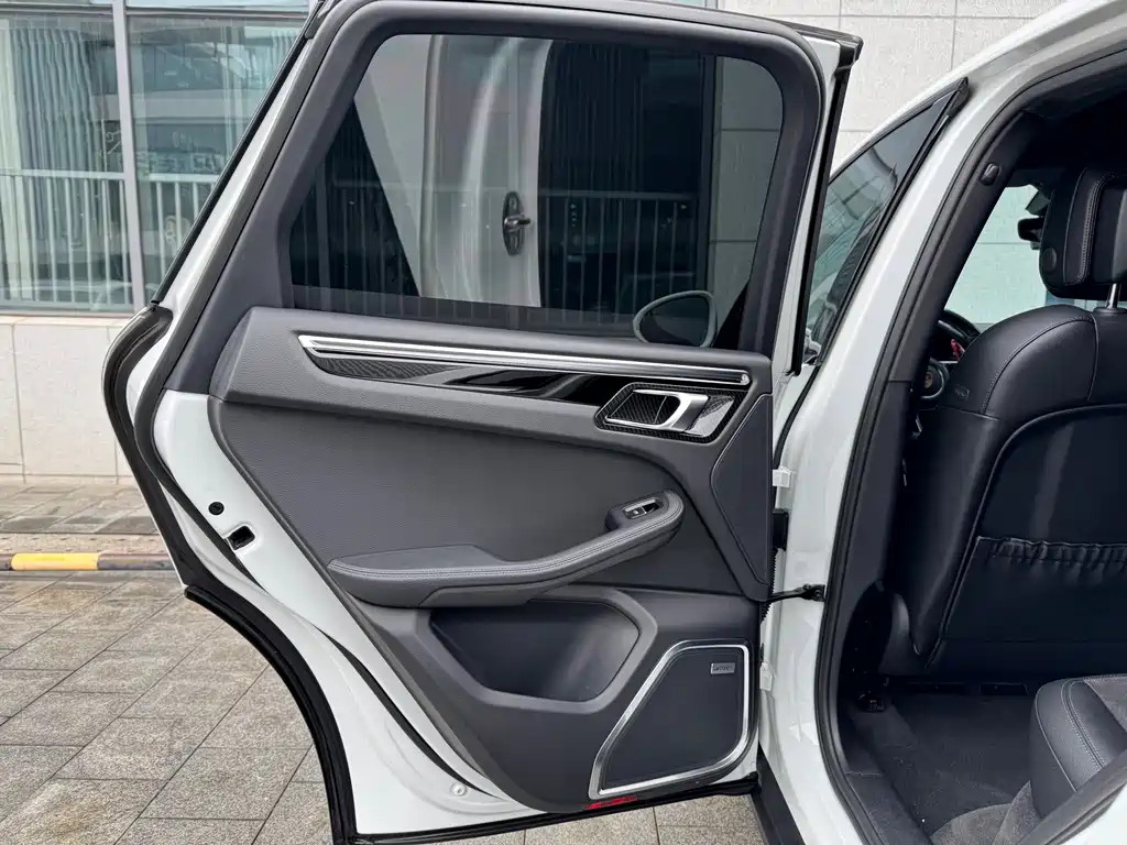 Porsche Macan — миниатюра 11