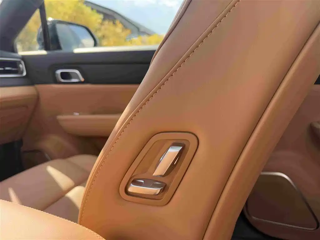 Li Auto Li ONE — миниатюра 12