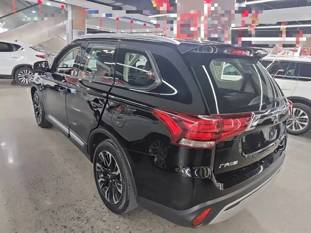 Mitsubishi Outlander — миниатюра 5