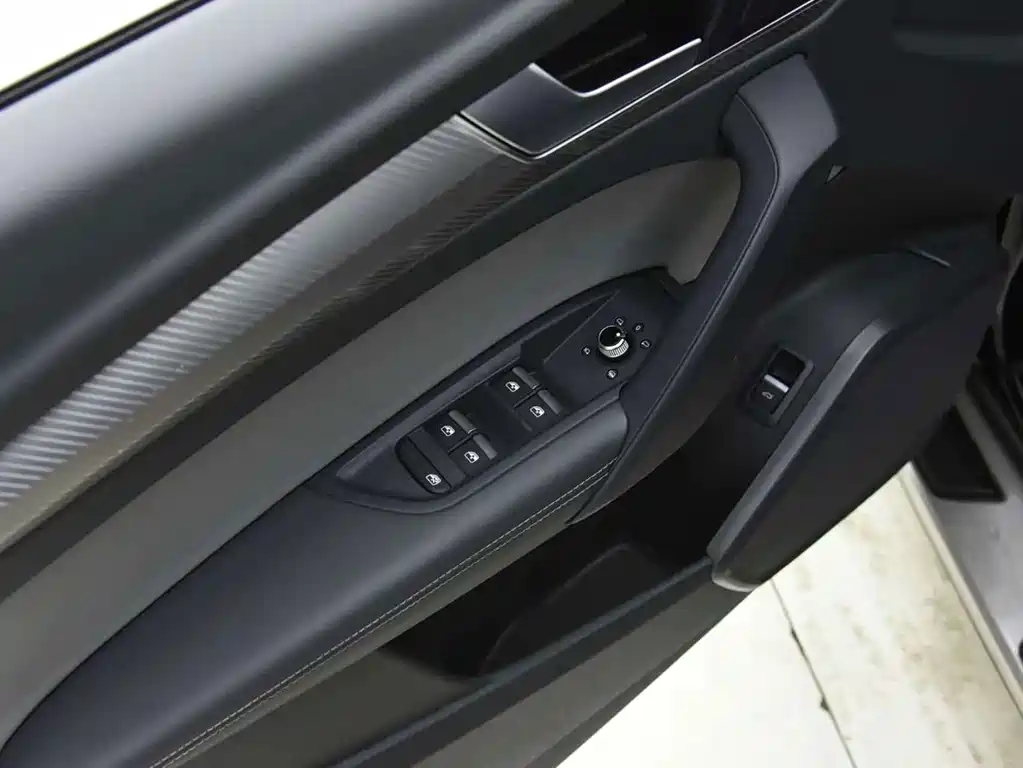 Audi Q5L — миниатюра 9