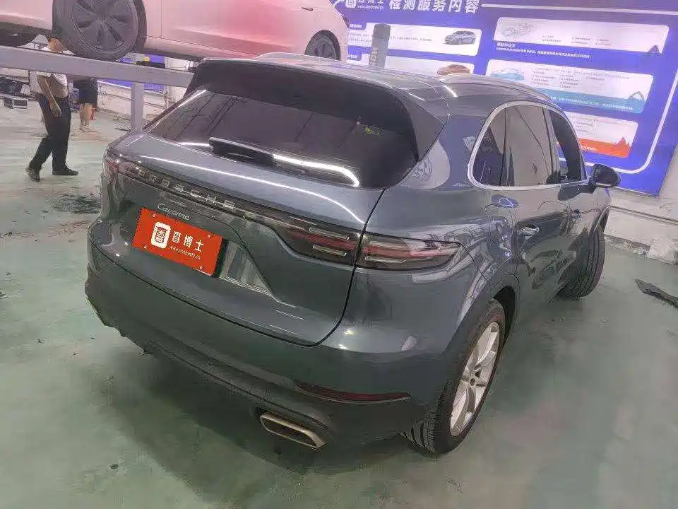 Porsche Cayenne — миниатюра 3