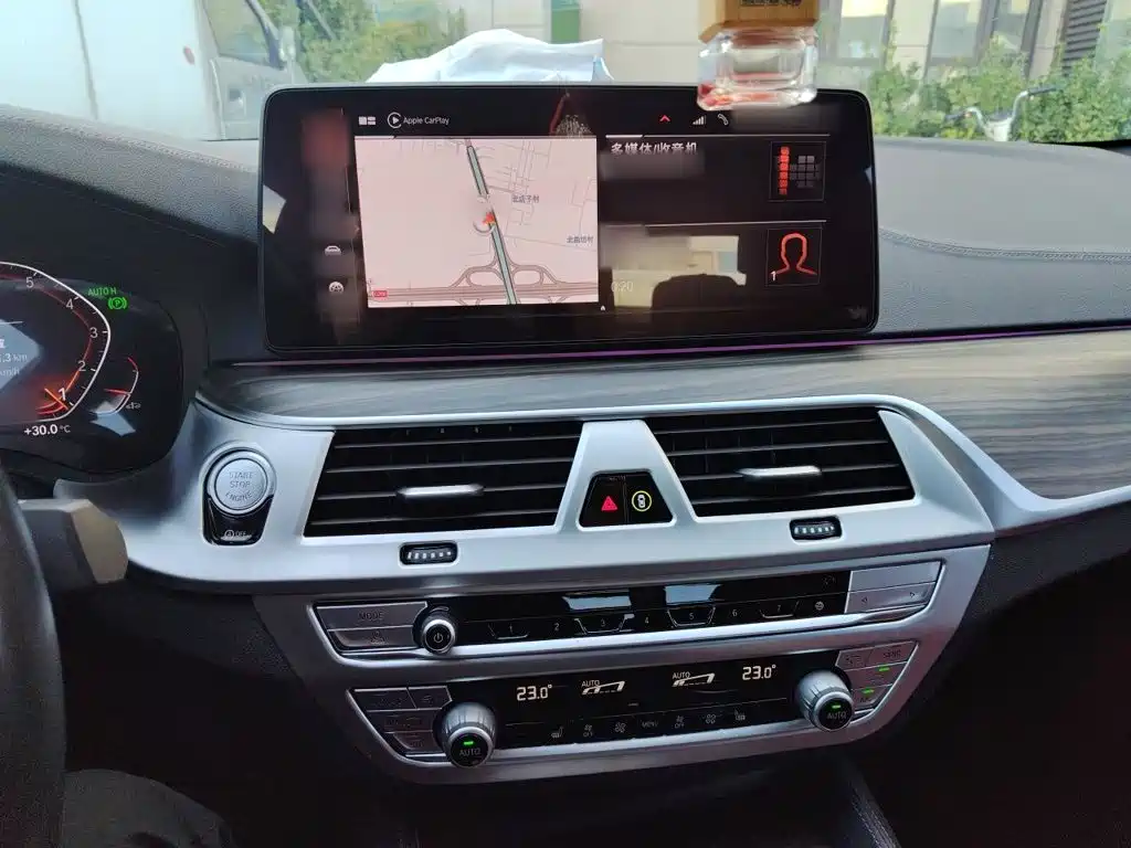 BMW 5 Series — миниатюра 6