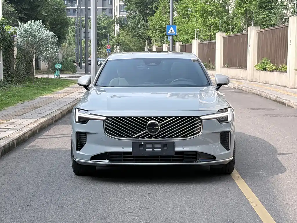 Volvo S90 2026 B5 Luxury