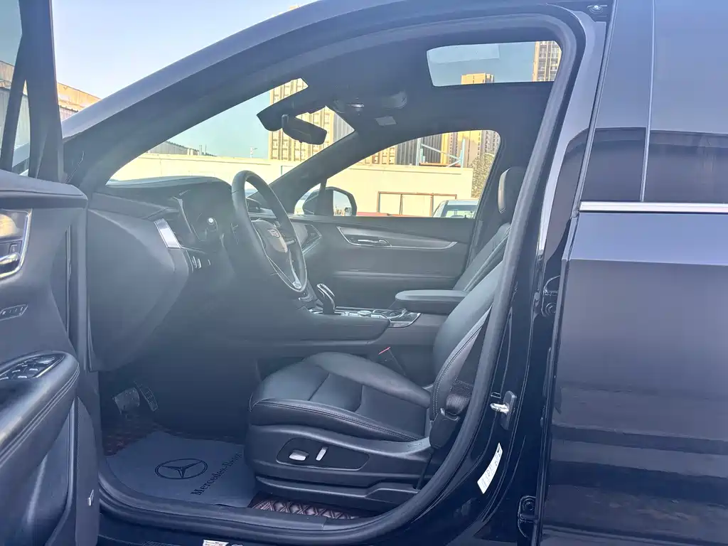 Cadillac XT6 2020 28T мест