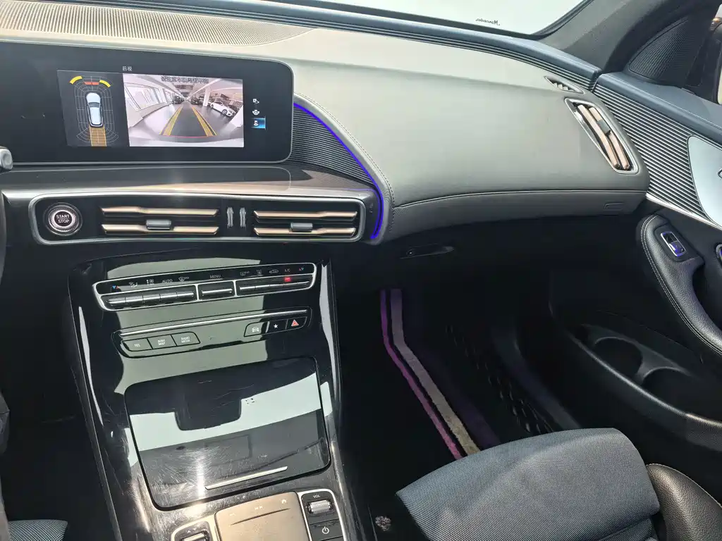Mercedes-Benz EQC — миниатюра 14