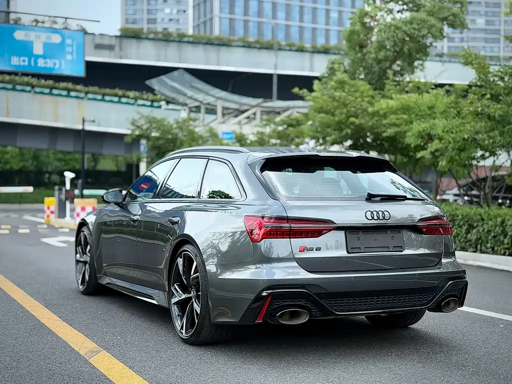 AUDI RS 6