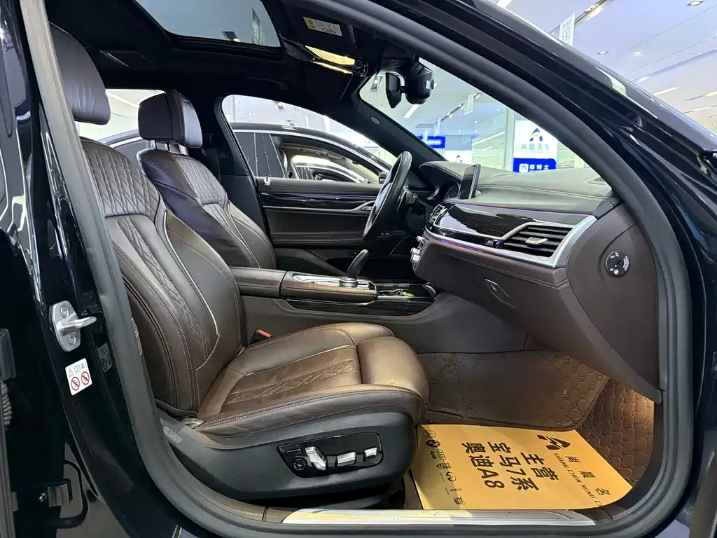 BMW 7 Series — миниатюра 8