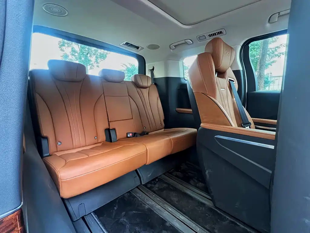 Hongqi HQ9 2023 2.0T