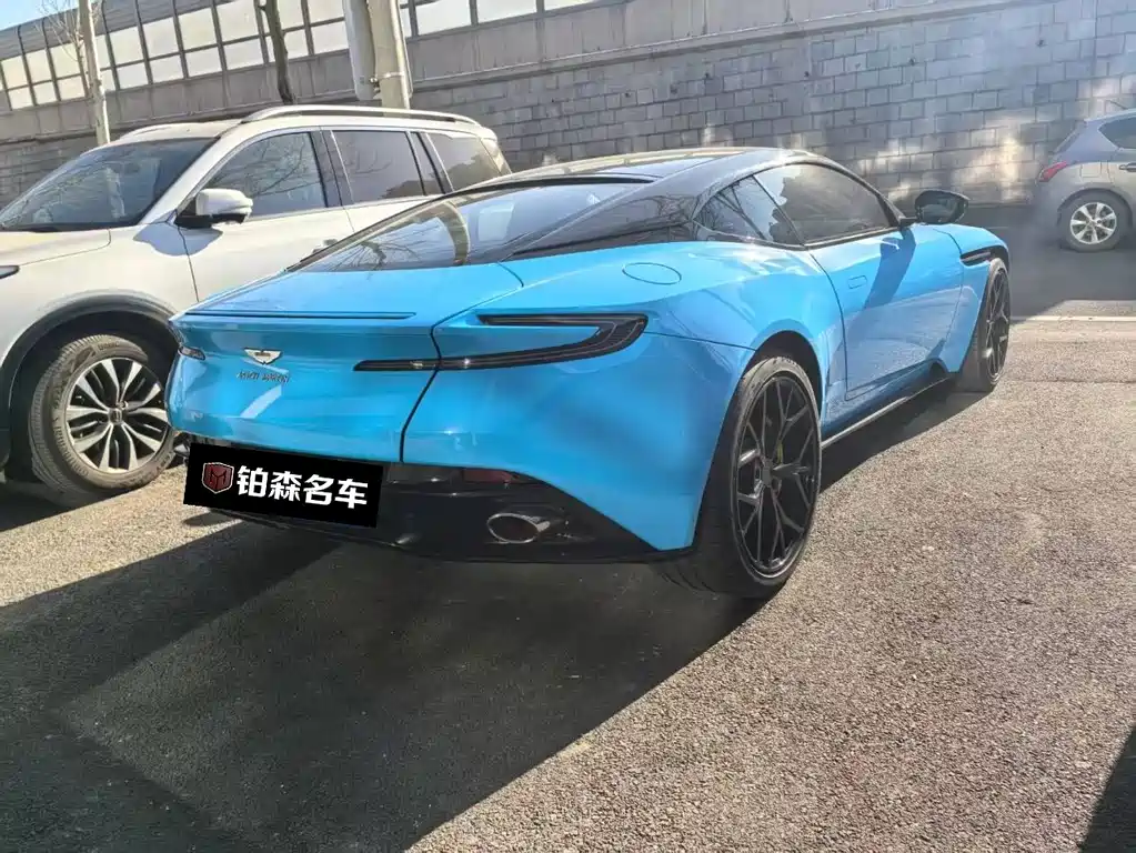 Aston Martin DB11 — миниатюра 2