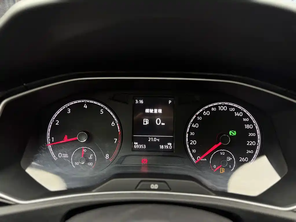 Volkswagen T-Roc — миниатюра 12