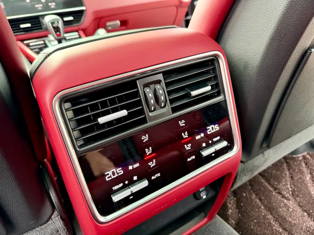 Porsche Cayenne — миниатюра 13