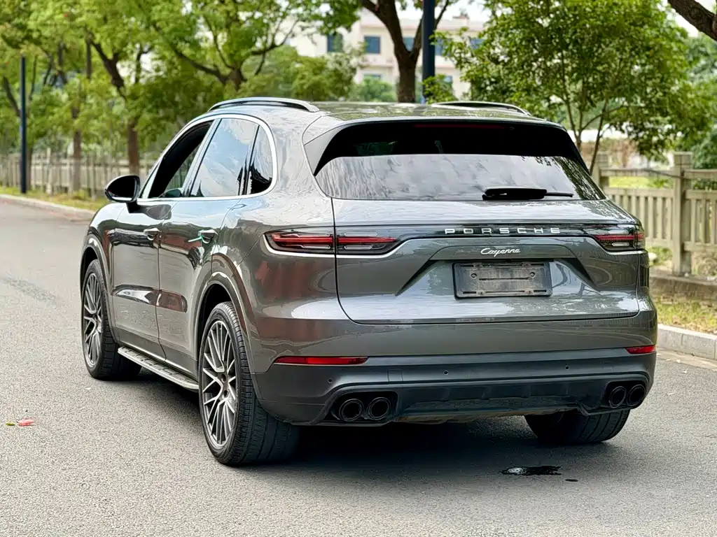 Porsche Cayenne — миниатюра 4