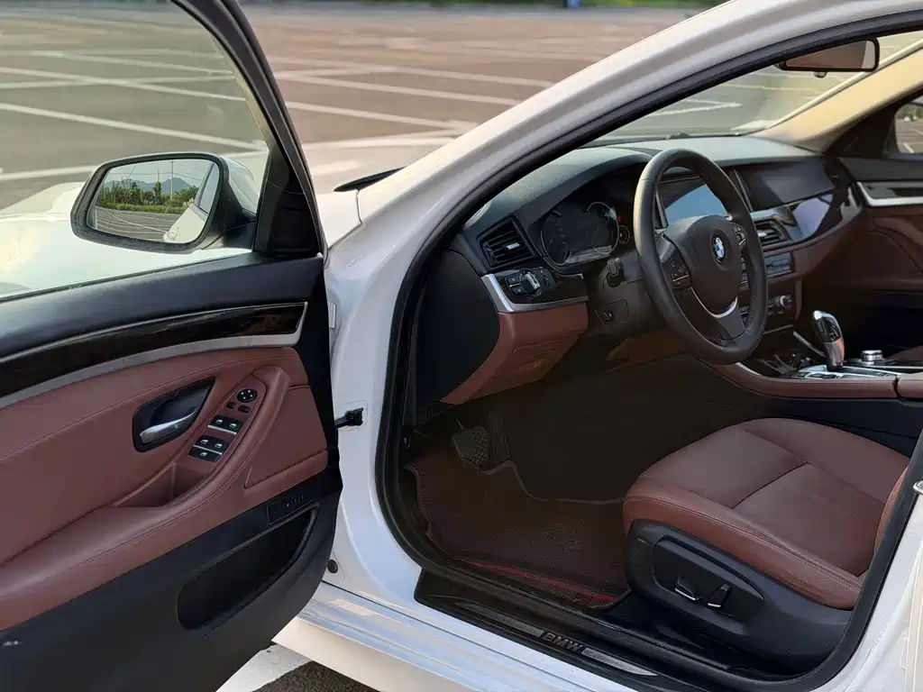 BMW 5 Series — миниатюра 4