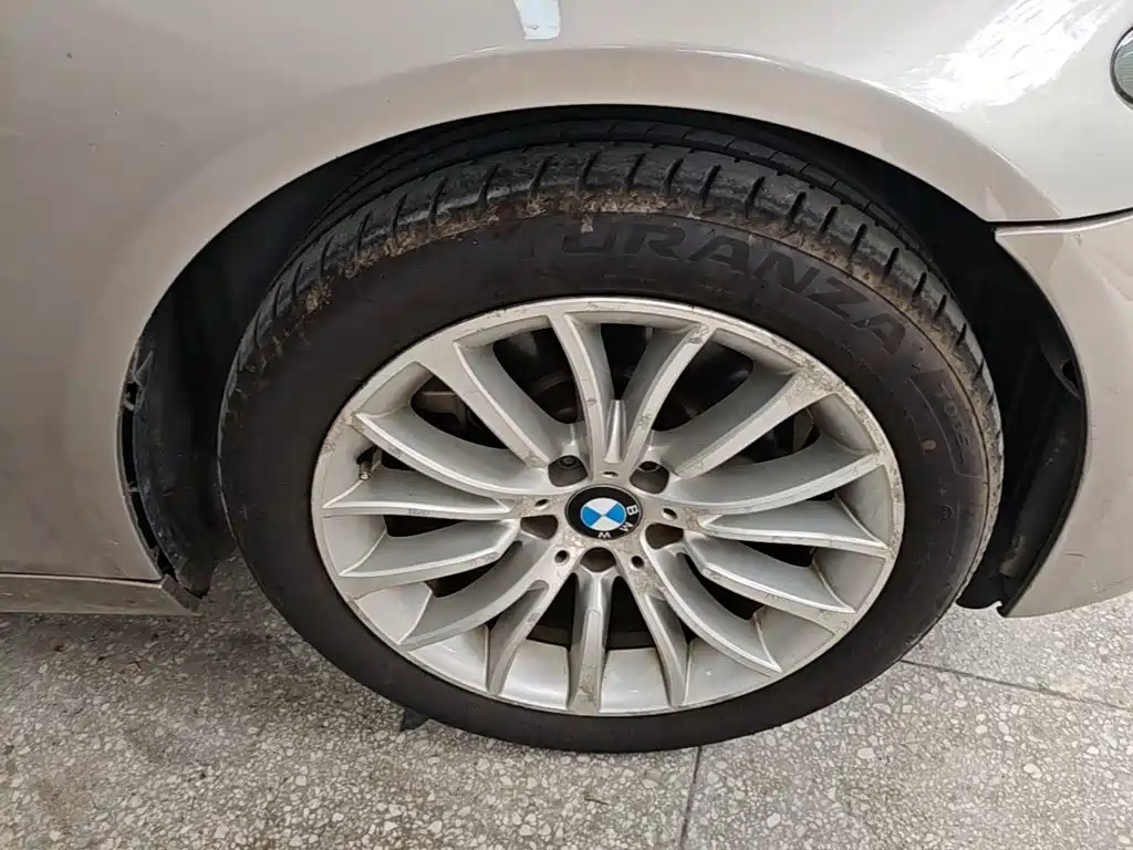 BMW 5 Series — миниатюра 12