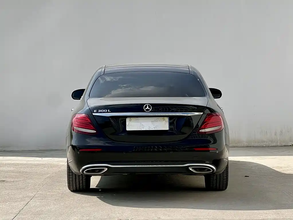Mercedes-Benz E-Class — миниатюра 4