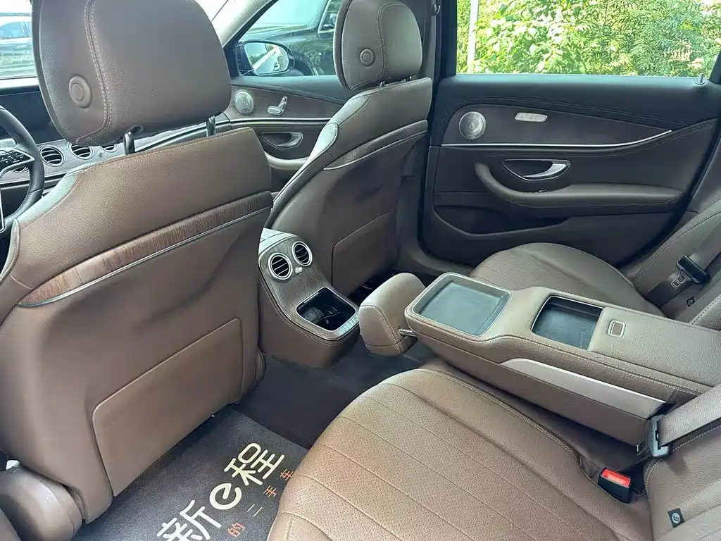 Mercedes-Benz E-Class — миниатюра 7