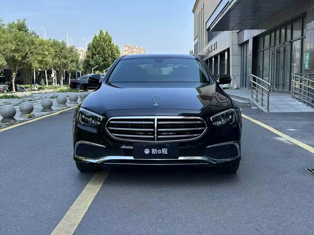 Mercedes-Benz E-Class — миниатюра 2