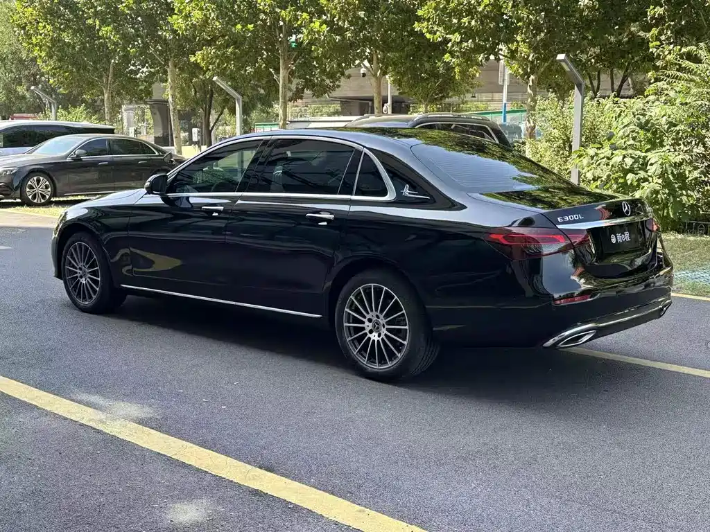 Mercedes-Benz E-Class — миниатюра 6