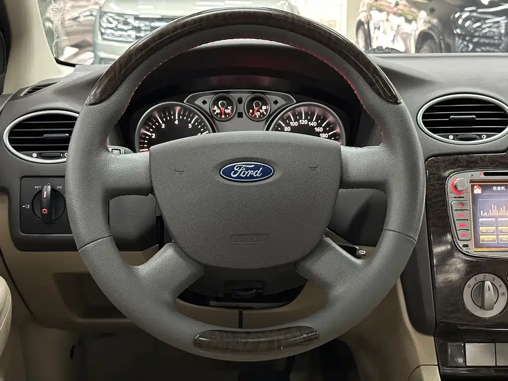 Ford Focus — миниатюра 5