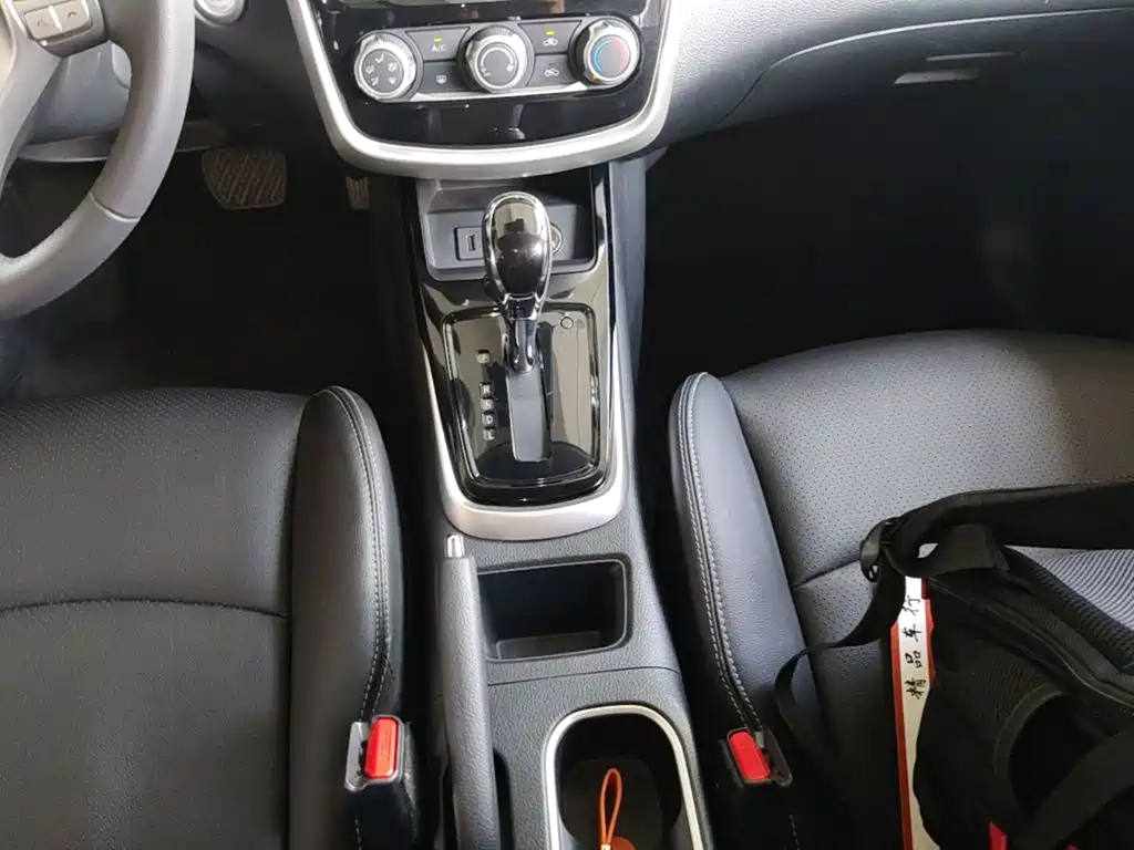 Nissan Tiida — миниатюра 14